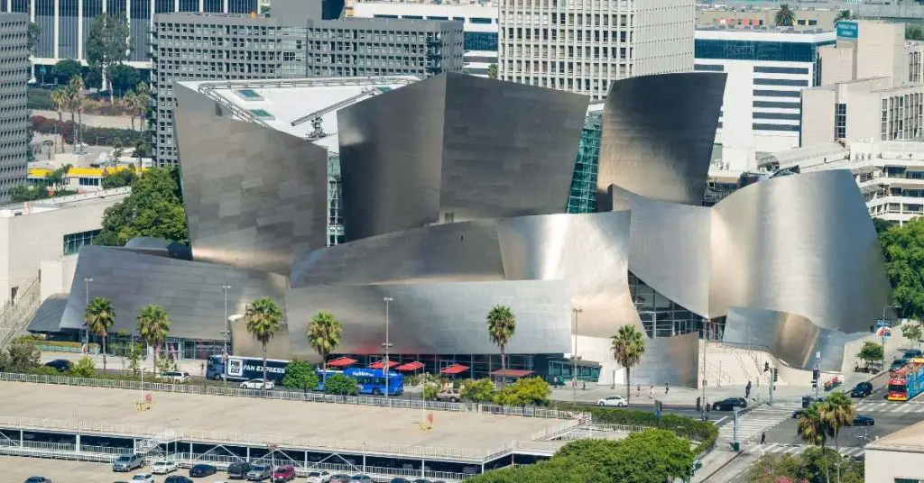 go on a date to the Walt Disney Concert Hall