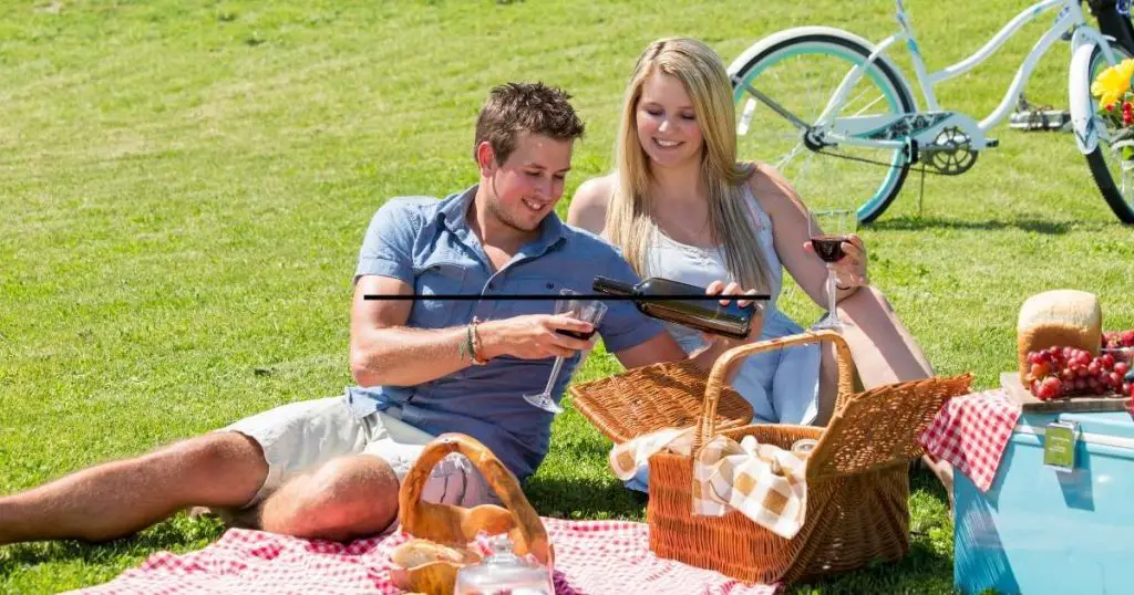 have a picnic for a small town date idea